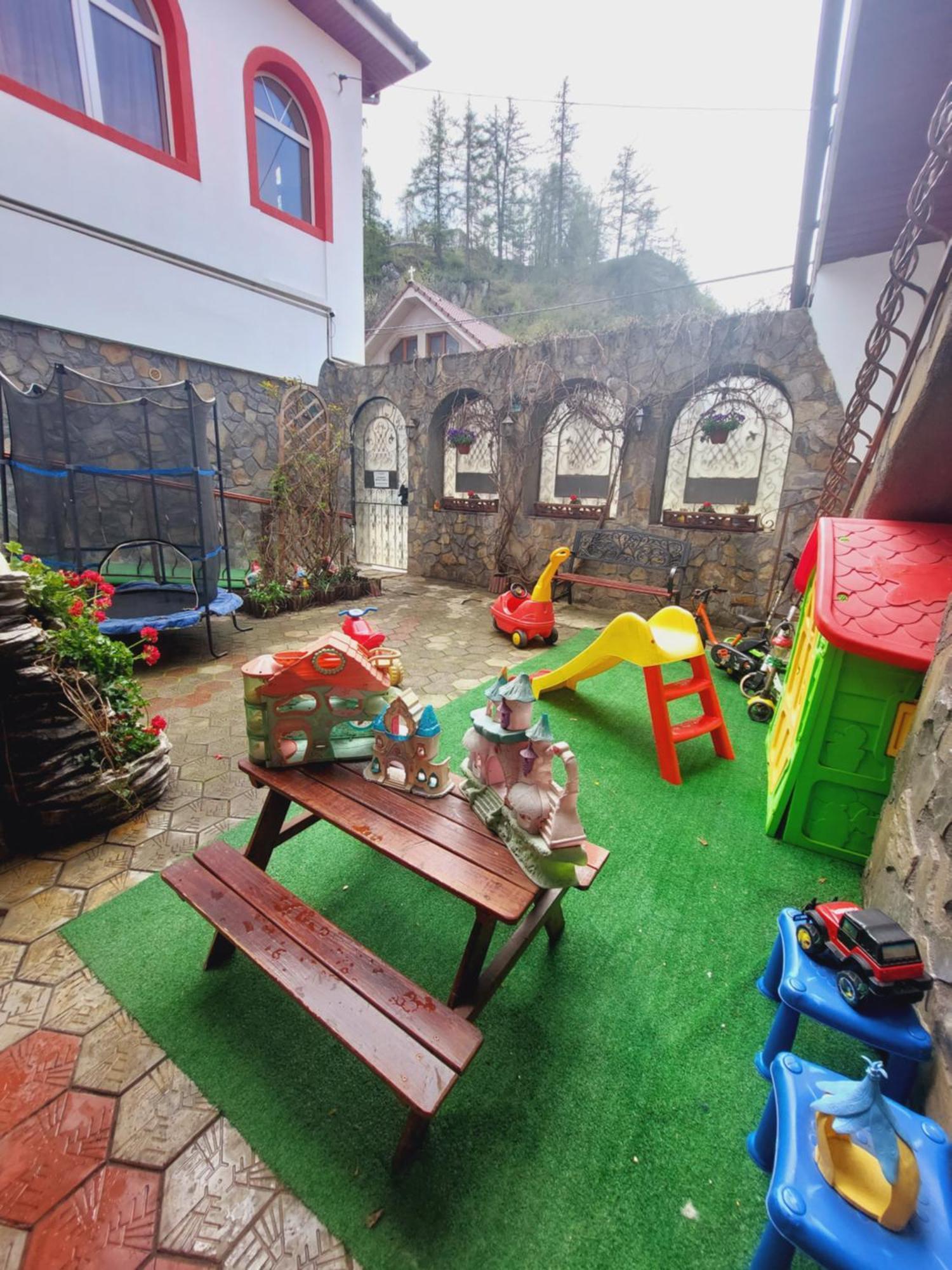 Pensiunea Rock And Red Rîşnov Dış mekan fotoğraf